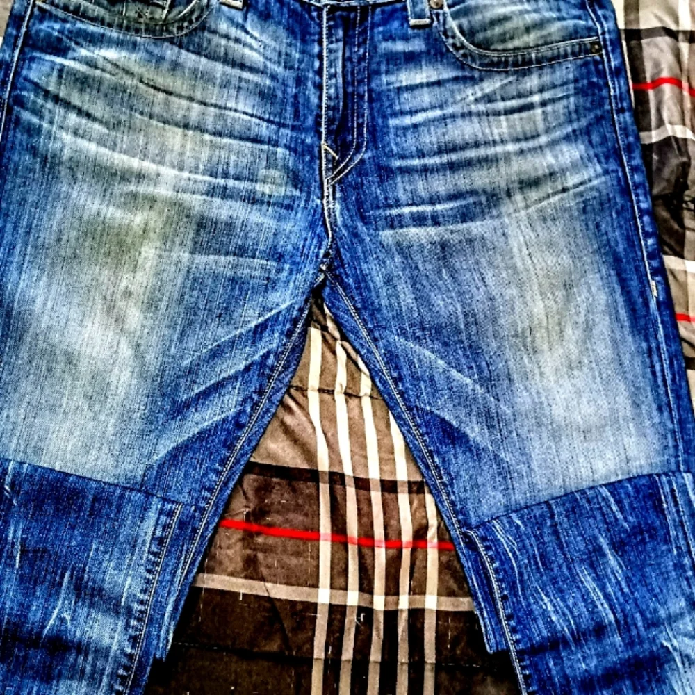 TRUE RELIGION JEANS